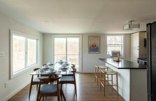 Rustic Luxe Creekside Retreat with Hot Tub and Fire Pit, Minutes From Hudson - Foto 30