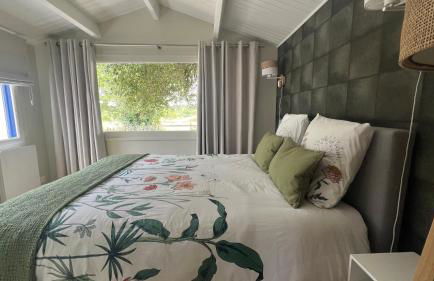 Gîtes de charme "l'écrin de Vendée" jacuzzi privatif, piscine chauffée, prestations bien être, vélos à 10 mn de l'océan sur 3,5 h de verdure - Photo 53