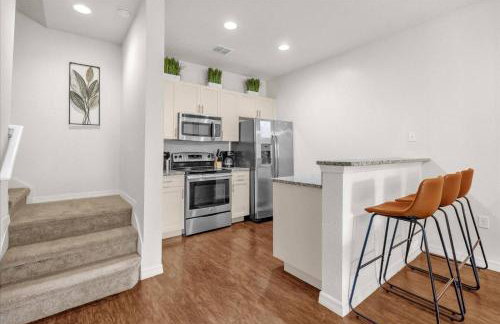 3 BD 2 BA Lucaya Village 13-102 - Foto 9