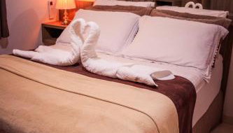 MAIOR NOTA - 2 Quartos com AR CONDICIONADOS SPLIT, Air Fryer, Wi-Fi, Disney Plus, Star Plus, HBO Max, Cadeiras de Praia, Caixa Térmica, Churrasqueira, Rede para Descanso e Chuveirão - 8 pessoas - CONFORTO Máximo - Melhor Localização!! - Foto 2