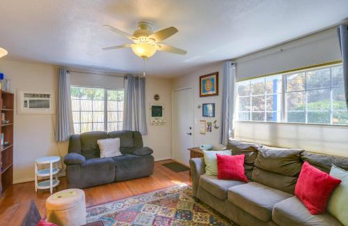 Fenced Yard and Grill Orville Cottage Near Trails! - Foto 7