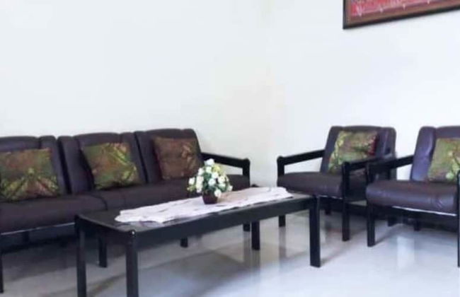 Homestay Tegal Kota by Simply Homy - Photo 9