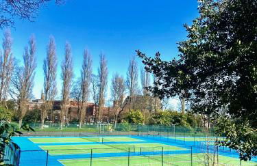 Beautiful Grade 2 Home in centre of Newcastle-St James Park FREE CITY PARKING - Foto 2