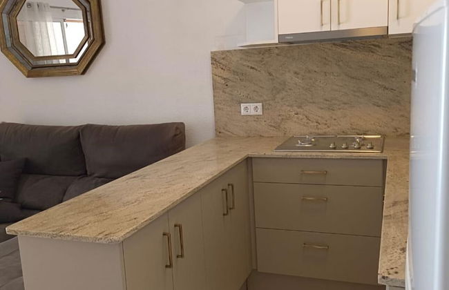 2-bed Apartment 10 min Drive to the Beach! - Foto 9