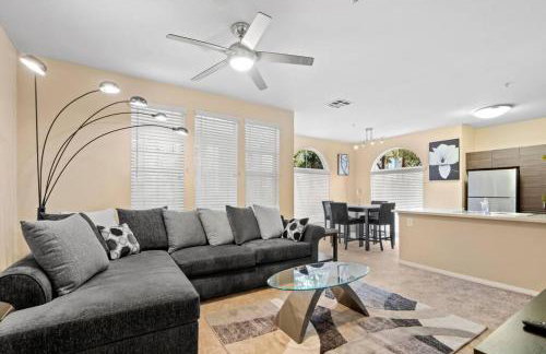 Lovely & coxy 2BR/2BA! 5MIN to Disney! - Photo 9