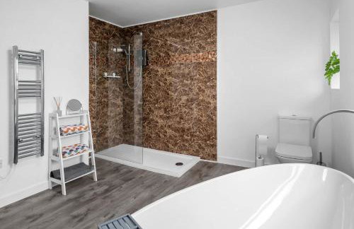 Stunning 2BR Apt - Central High Street Location - Foto 13