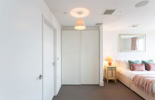 2 Bed 2 Bath Penthouse With Amazing Views with Free Parking - Foto 23