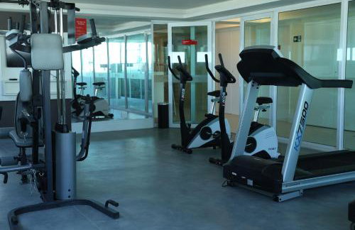 Flat confortável em Imbetiba com piscina e academia - Foto 10