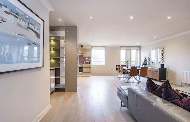 Beautiful 3-bed in the Heart of London With Parking-hosted by Sweetstay - Photo 20