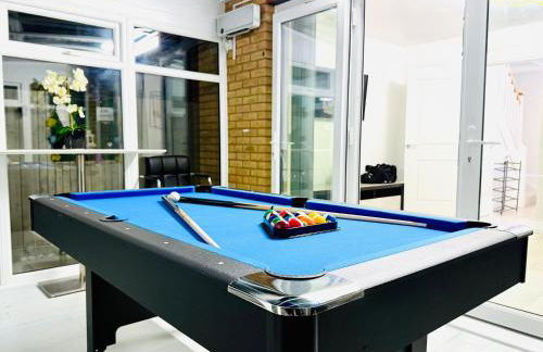 Swan's Place - Large 4bed home, Sleeps 9, Parking x2 & Games room - Foto 47