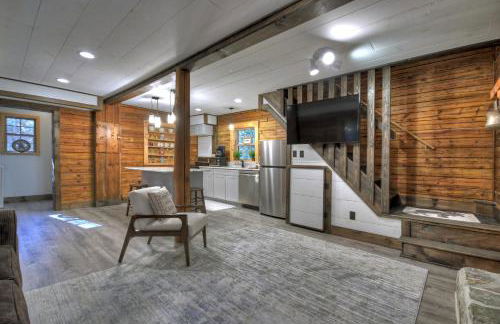 Happy Trout Hideaway - Creek Views Of Hot House Creek, Hot Tub, Outdoor Fire Pit, Cozy Atmosphere - Mineral Bluff, GA - Foto 14