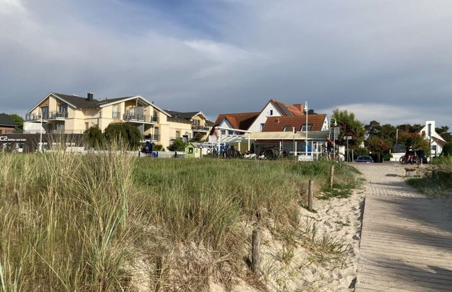 Beach Apartment With sea Views - Photo 21