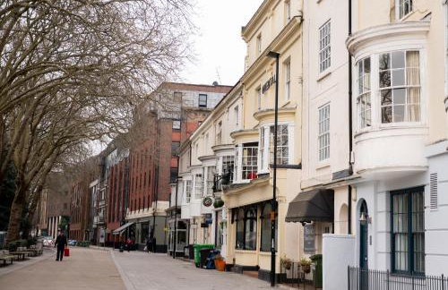 5 Bed Luxury Townhouse with Hot Tub, Rooftop Terrace, Perfect for Groups, Near Cruise Terminal - Foto 58