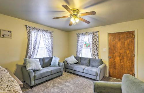 Cozy Helper Home with Fenced Yard, Pets Welcome - Foto 6