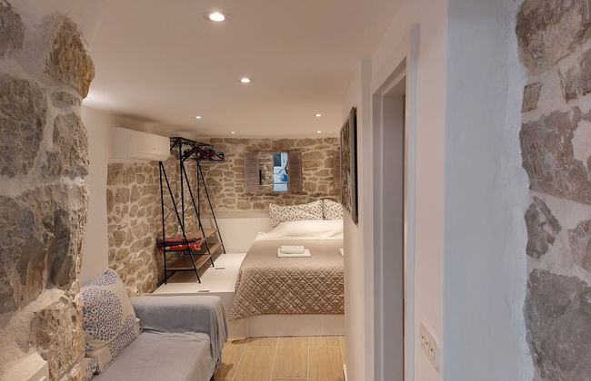 Homey 1-BR Apt - Photo 9