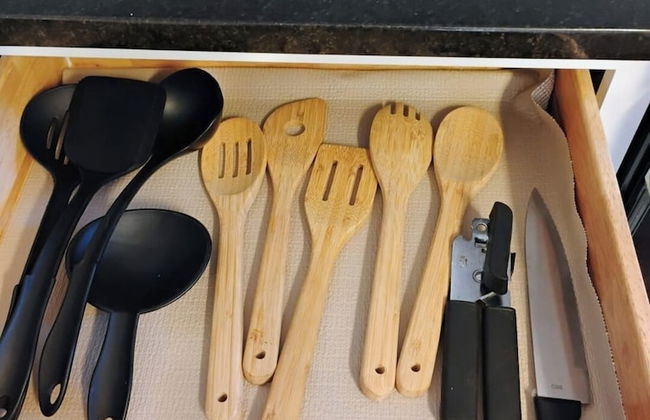 Spacious 3BR Detroit Apt Sleeps 7 + Wifi - Foto 16