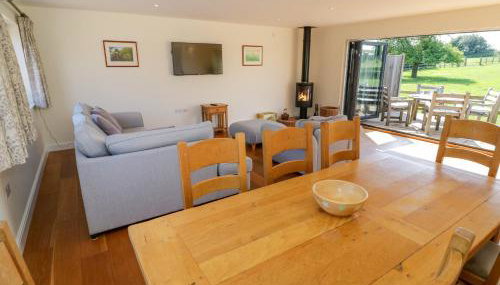 Little Owl Barn - Photo 2