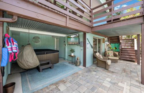 Gulf Access Waterfront Oasis with Heated Pool! Near Beach & Mercato! - Foto 28