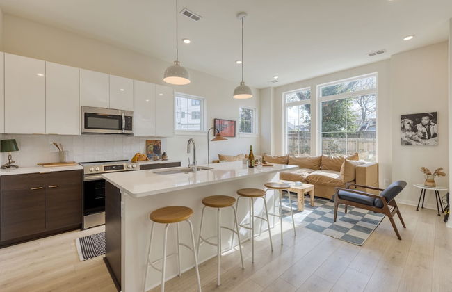 The Stage by Avantstay Chic 4bdr w Covered Balcony Modern Newly Built - Photo 12