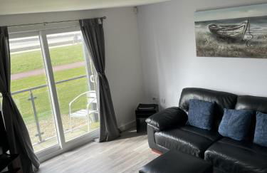 Beach Front Ground Floor Apartment - Foto 1