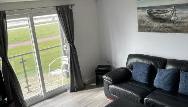 Beach Front Ground Floor Apartment - Foto 1