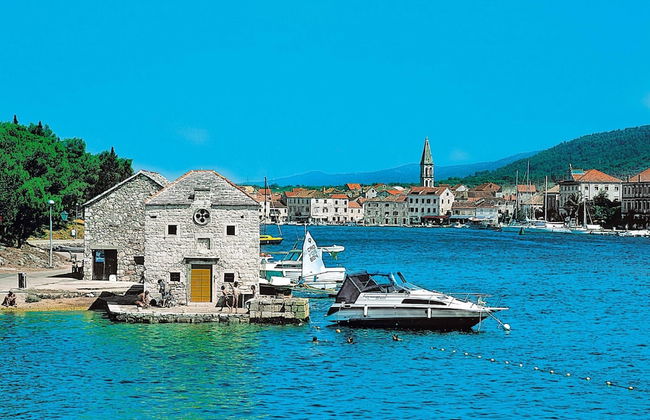 Newly Furnished apt w. Patio,parking & Fireplace - Photo 16