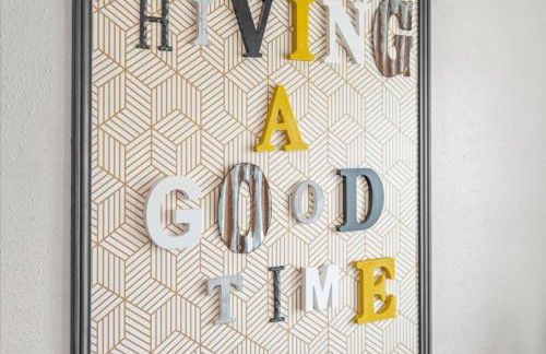 BeeKeeper's Inn - Beautifully Renovated 1929 Bungalow with 2 Bedrooms on Brick Street near Tampa's Attractions - Foto 13