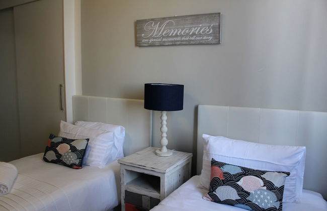 Stay Spectacular - Photo 11