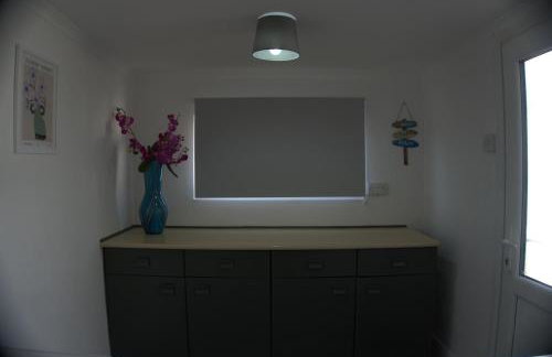 3BDR Town House in the Heart of Holyhead - Free Onsite Parking - Foto 18