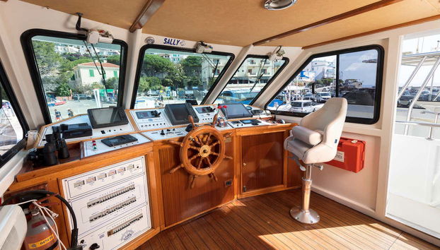 La cabina di comando dell'imbarcazione