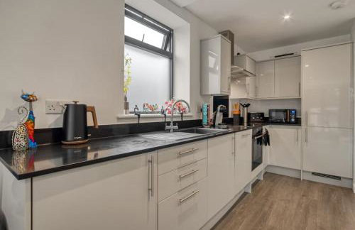 3-Bed, 2-Bath Wembley Apartment with Free Parking - Foto 6