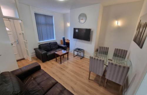 2 Bedroom House Perfect for Family Work Stays Easy Access to Manchester Oldham - Foto 20