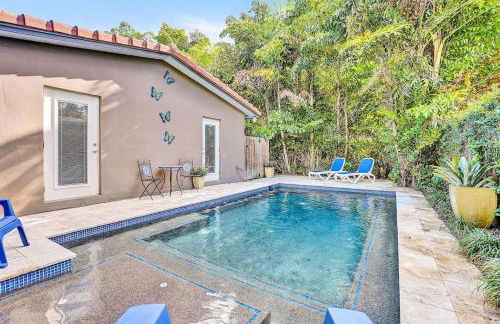 Heated pool, parking, 5 min walk to food and fun! - Foto 1