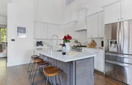 The Maple House - Huge Backyard & Mins to Broadway - Foto 28