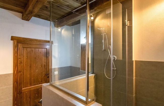 Pretty Farmhouse With Pool - Photo 14