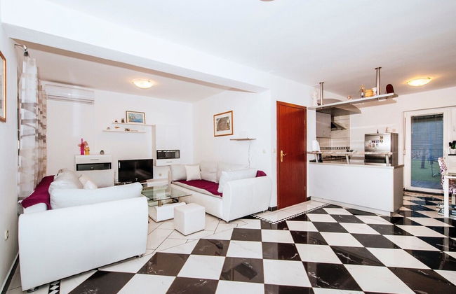 Holiday Home in Jasenice With Garden - Foto 14