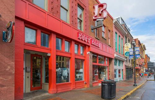 Spacious Penthouse ON the Broadway Strip - Foto 3