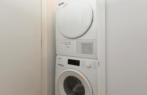 Sophisticated 3 Bedroom Duplex in the Heart of Midtown - Photo 29