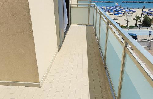 Terrazzo Panoramico Fronte Mare Zamponi - Foto 46