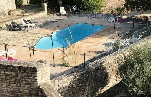Location chaleureuse à Orgnac-l'Aven avec piscine partagée - Foto 27