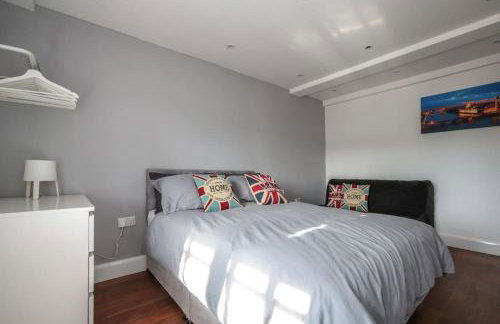 Large Modern Spacious House 6 Bedrooms 5 Bathrooms - Foto 6