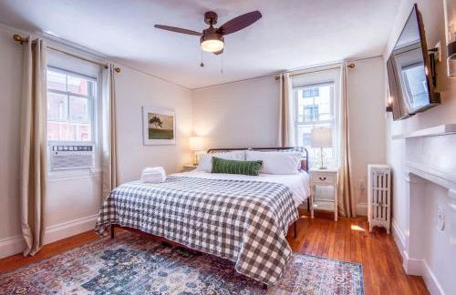 Spacious 6BR close to Portsmouth beaches and UNH - Photo 16