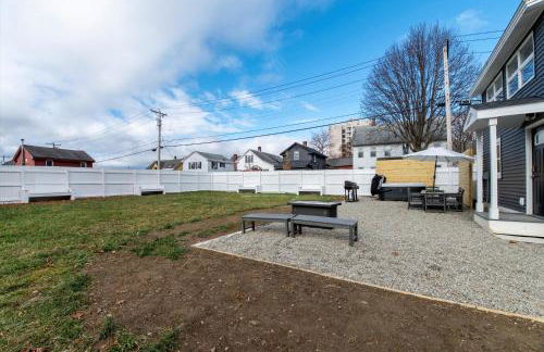 Updated Family-sized Home in Heart of Rutland, Near Slopes, EV Level 2, Hot Tub - Photo 38