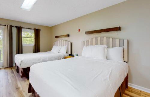 Charming Studio Sleeps 4 Close to Douglas Lake - Foto 1