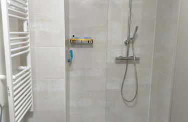 Studio calme et paisible, climatisé avec terrasse au dernier étage, 100m du tramway et 20 min de la promenade des anglais - Foto 15