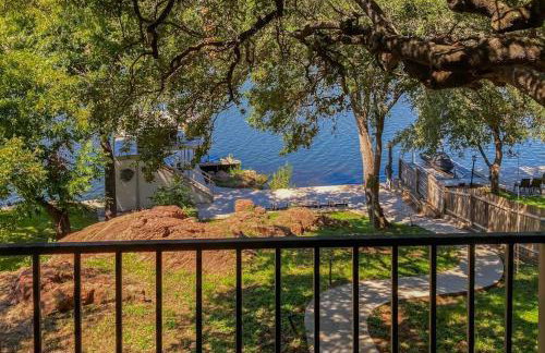 Lakefront Home with WiFi, Entertainment, Dock & Lake Views - Dogs OK - Photo 44