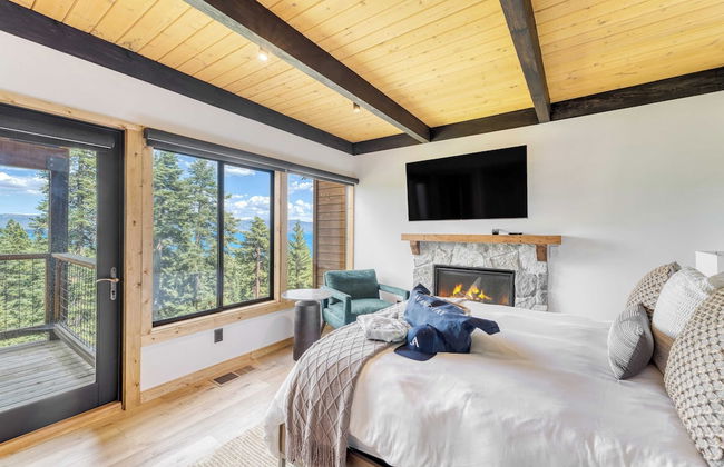 Lake View, Firepit, Game Room Remodeled Lake Tahoe Luxury Cabin by Avantstay - Foto 18