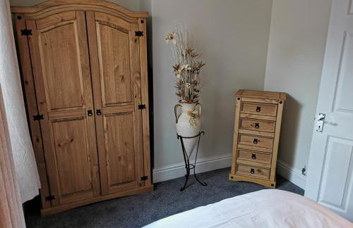 Family Friendly I Pets Welcome I Short Walk to Railway Station I 10min Drive to Safari Park - Foto 8