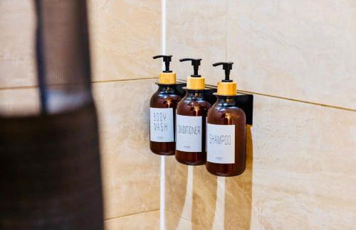 5BDRM 10BD with King BBQ Patio 1 MIN walk Carson ST - Foto 18