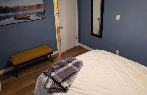 Kitchen, Laundry & Fenced Yard - Foto 6